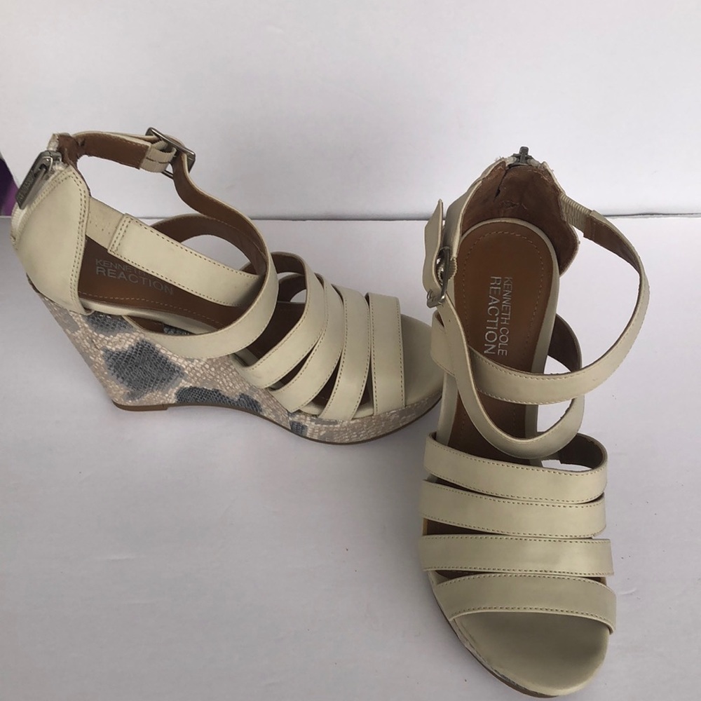Kenneth Cole Reaction snake print beige platforms size 6M